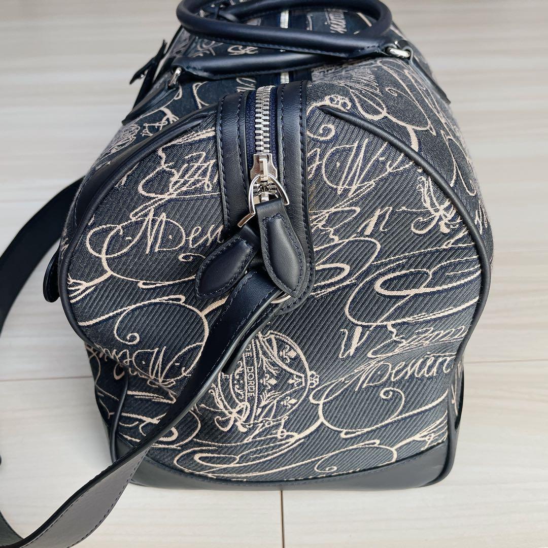 【ベルルッティ】スクリプトロゴプリント ボストンバッグ