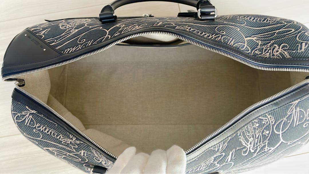 【ベルルッティ】スクリプトロゴプリント ボストンバッグ