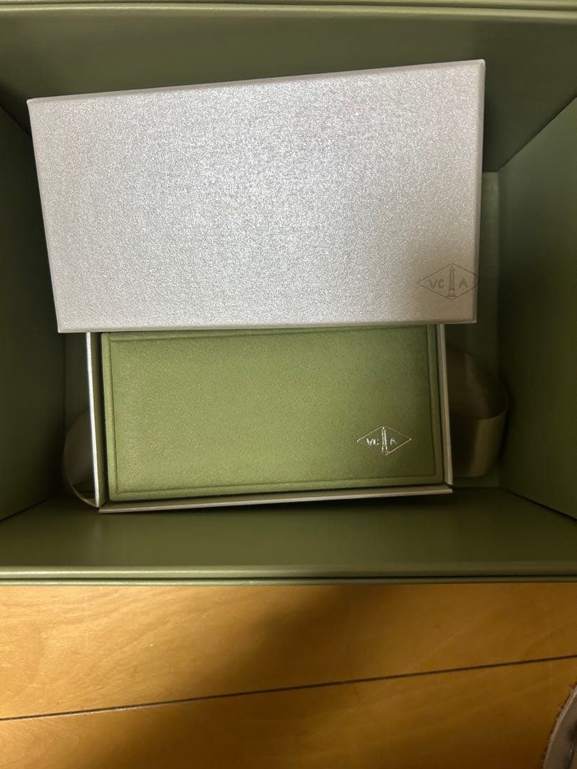 ヴァンフリーフアーペル　ギフトボックスとブレスレットケースセット空箱　現行品