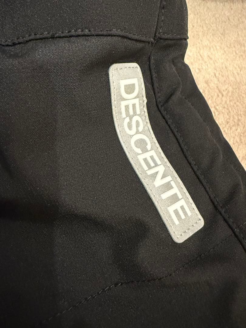 DESCENTE 子ども用スキーウェア 黒とピンク