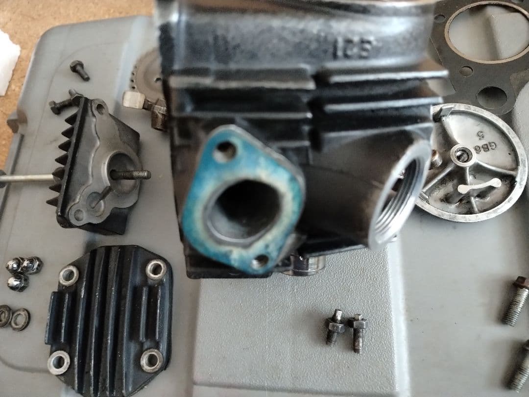 シリンダーヘッド ダックス70 6v 刻印E21