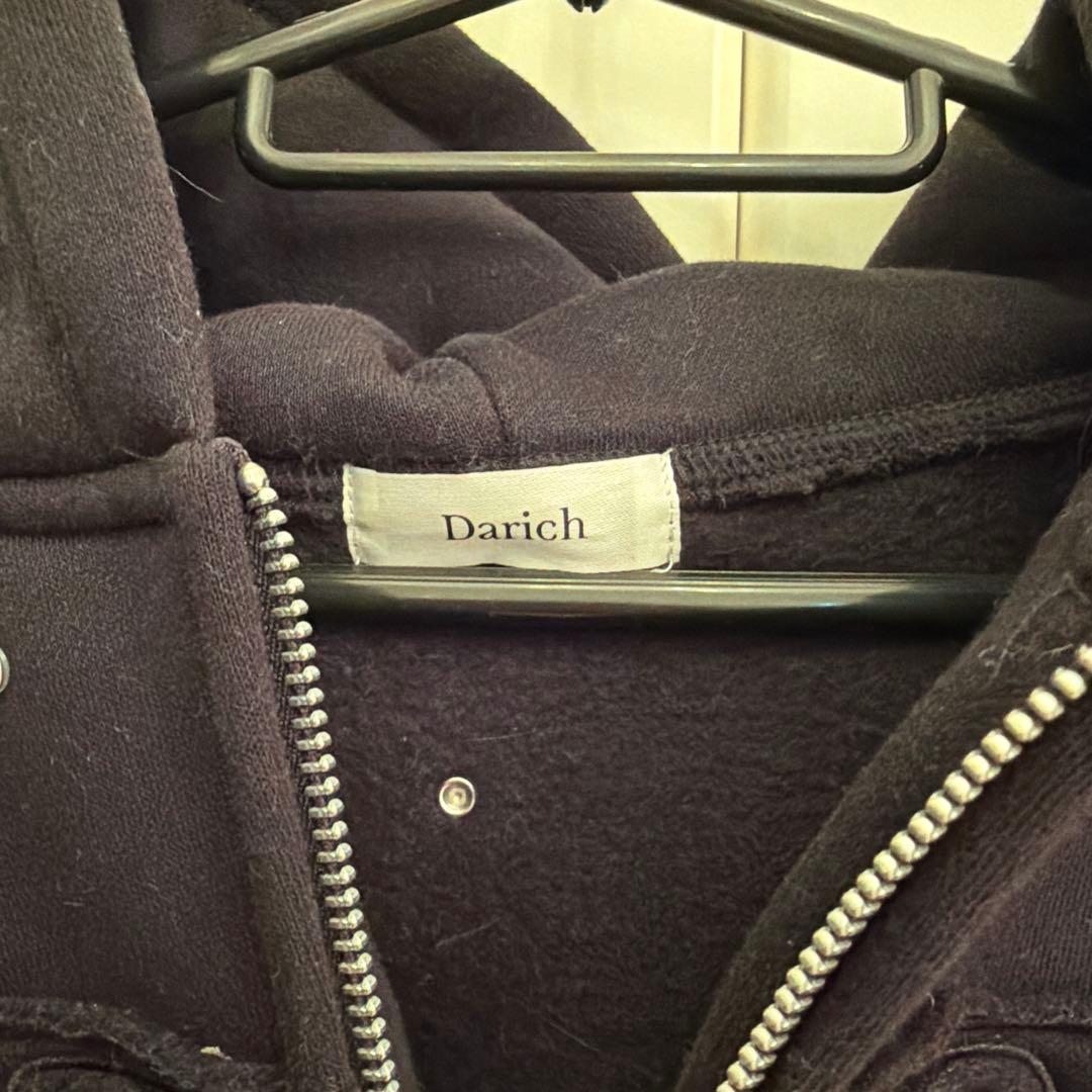 黒パーカー　ふく