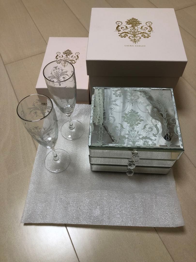 に*読様 ローラアシュレイ　LAURA ASHLEY ジュエリーボックス&シャン