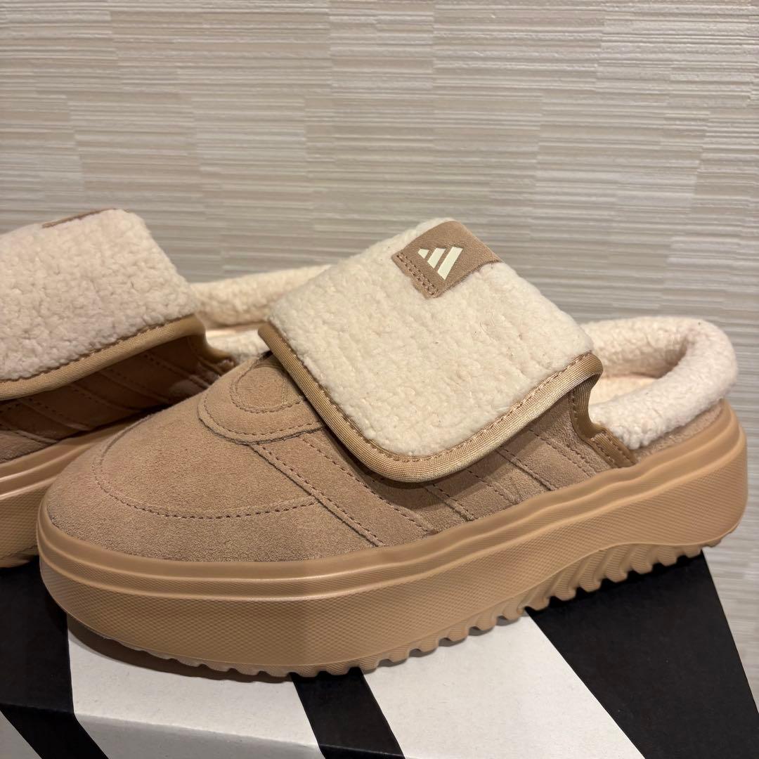 【新品】23.0cm 韓国限定　アディダス　グランドコートミュール　ボアサンダル