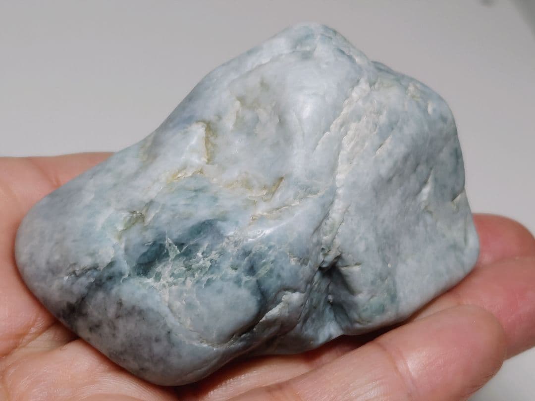 糸魚川138 翡翠 227g ヒスイ 原石 鑑賞石 自然石 誕生石 鉱物 鉱石