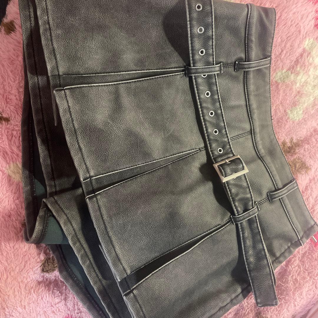 アンティークレザープリーツショートパンツ