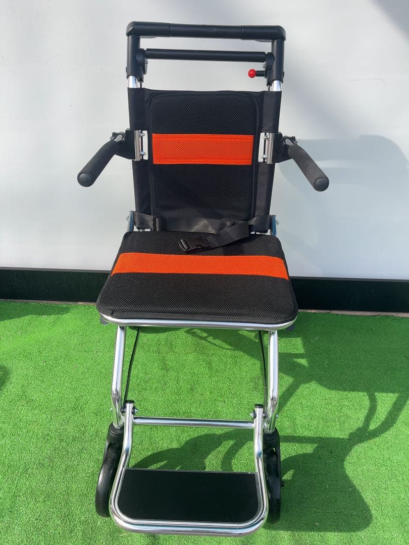 RAKU折りたたみ持ち運び易い介 助用車椅子