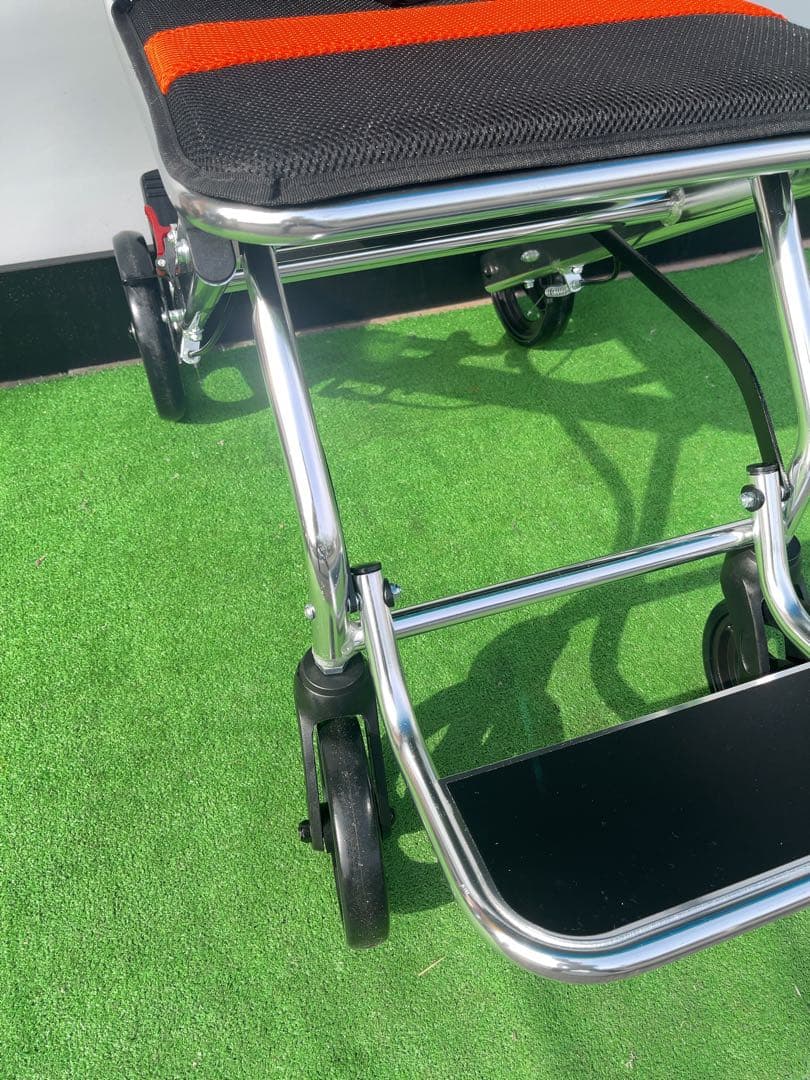 RAKU折りたたみ持ち運び易い介 助用車椅子