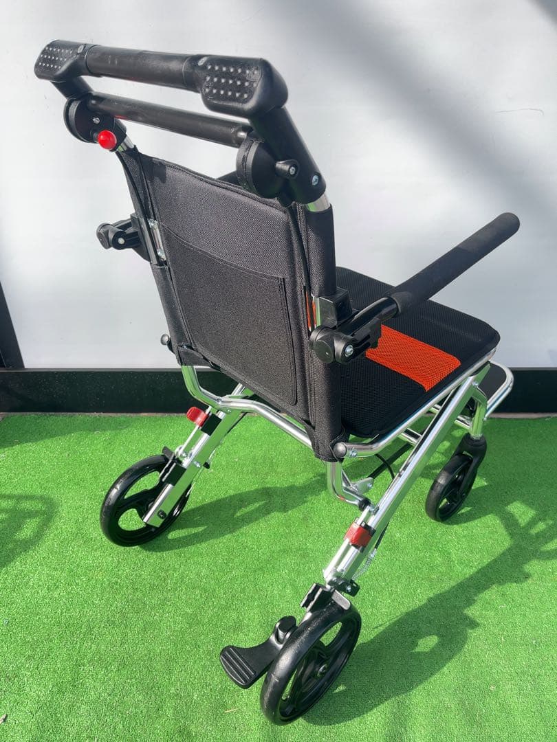 RAKU折りたたみ持ち運び易い介 助用車椅子