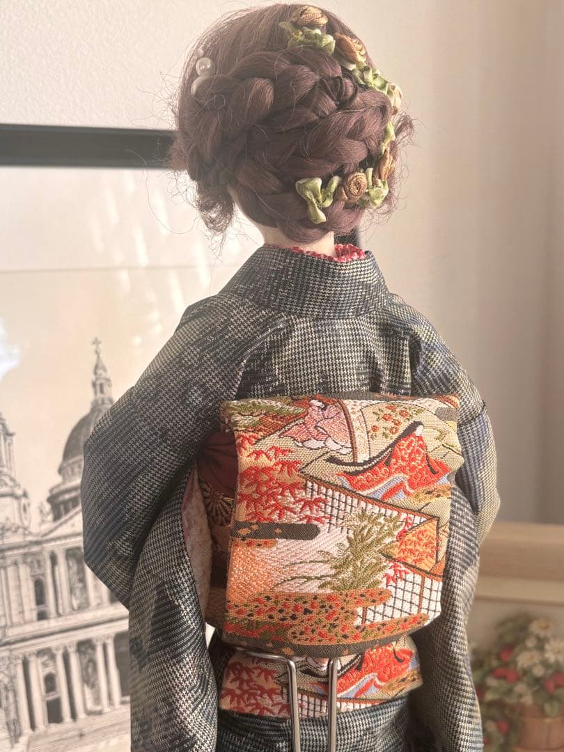 着物を着た人形 「かぐや姫」の帯柄が素敵です