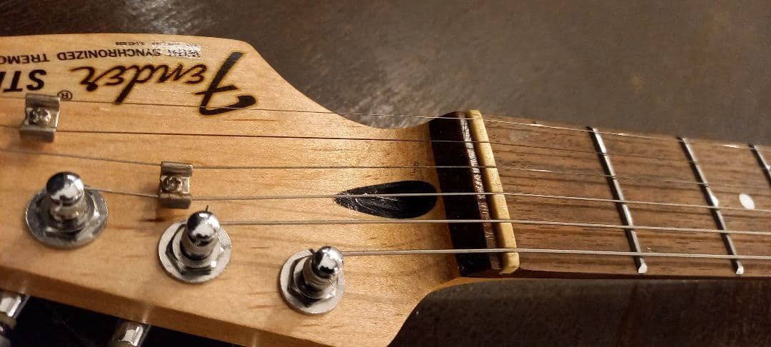 エレキギター サンバースト 3ピックアップ　レインボートーン