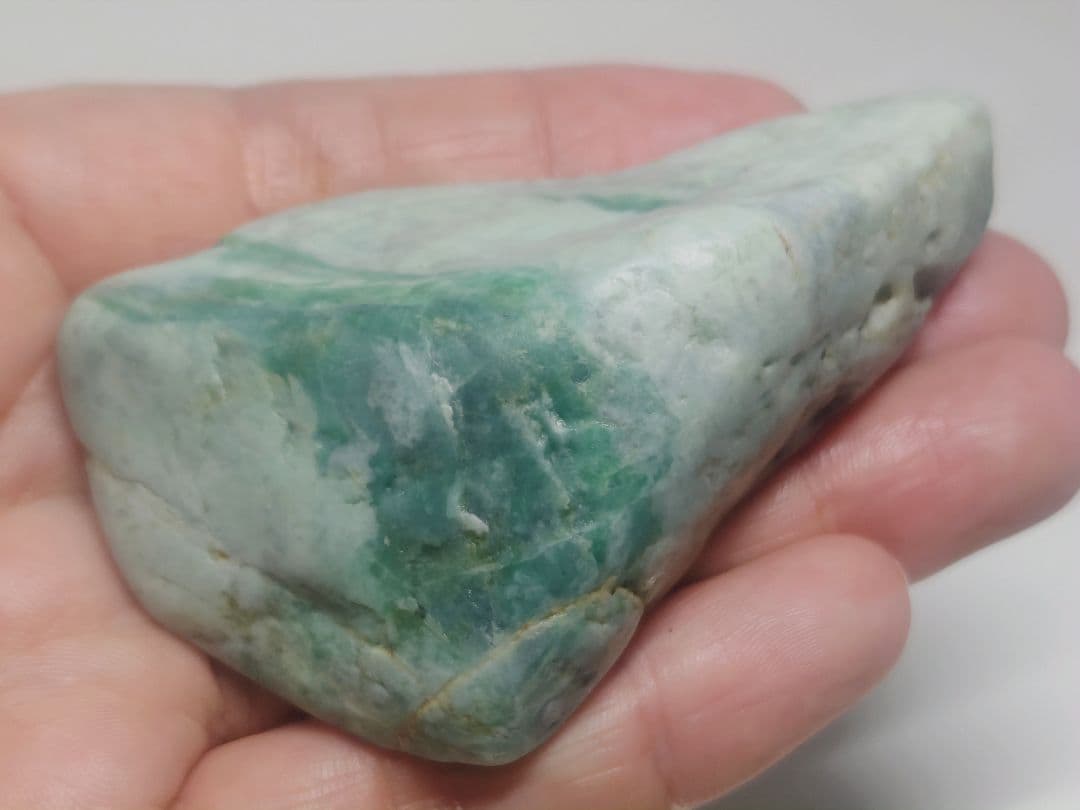 濃緑 121g 翡翠 ヒスイ 原石 鑑賞石 自然石 誕生石 鉱物 鉱石 水石