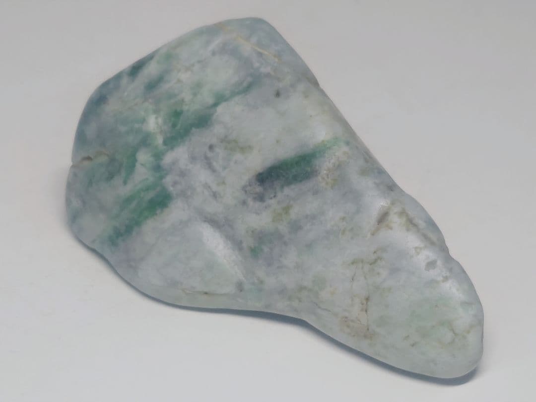 濃緑 121g 翡翠 ヒスイ 原石 鑑賞石 自然石 誕生石 鉱物 鉱石 水石