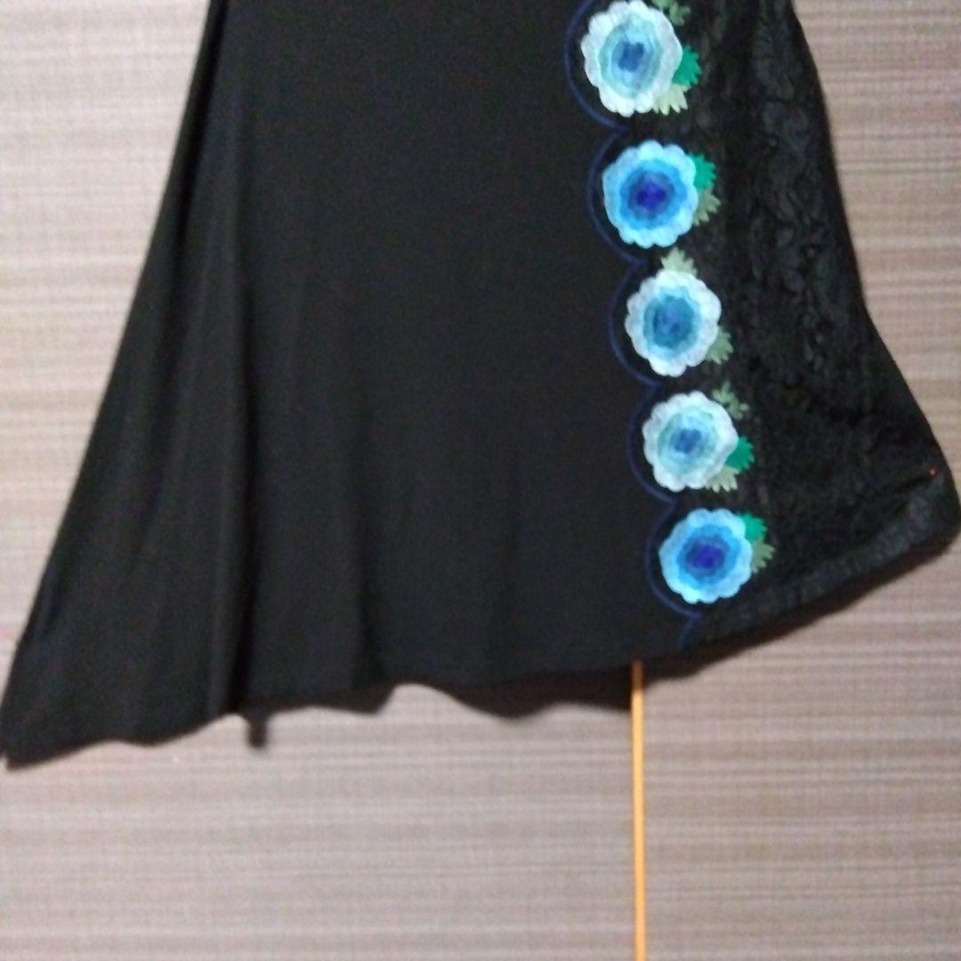 ♥歳末大特価♥❣トクコプルミエール❣ 黒のレースブルー花柄刺繍チュニック