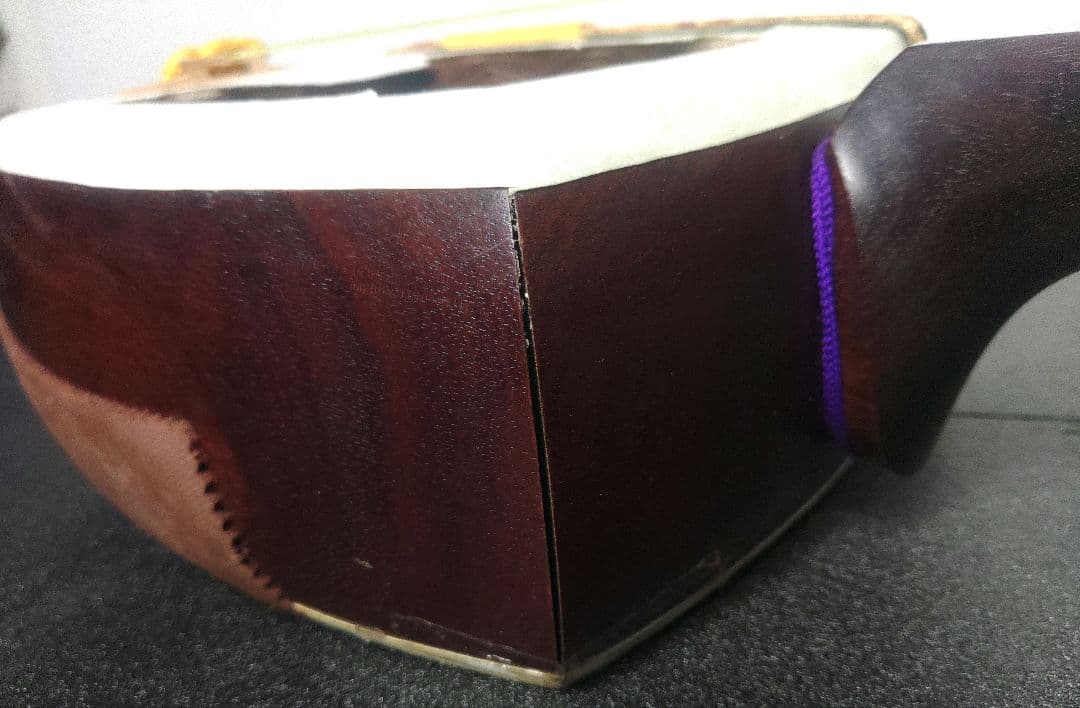 三味線　津軽三味線　紅木　綾杉胴　中棹　太棹　東さわり　【皮破れ、弦切れ】