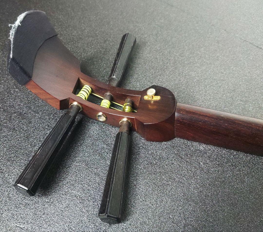 三味線　津軽三味線　紅木　綾杉胴　中棹　太棹　東さわり　【皮破れ、弦切れ】