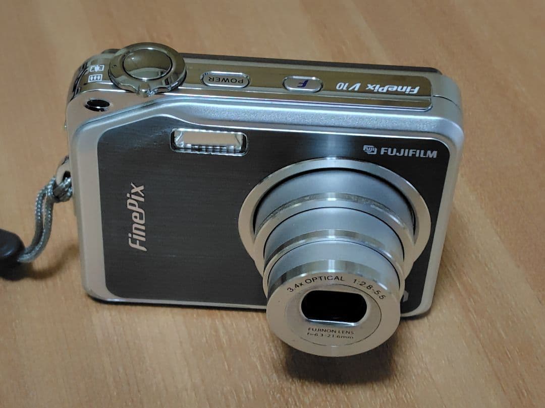 動作確認済み☆ FUJIFILM FinePix V10　デジカメ