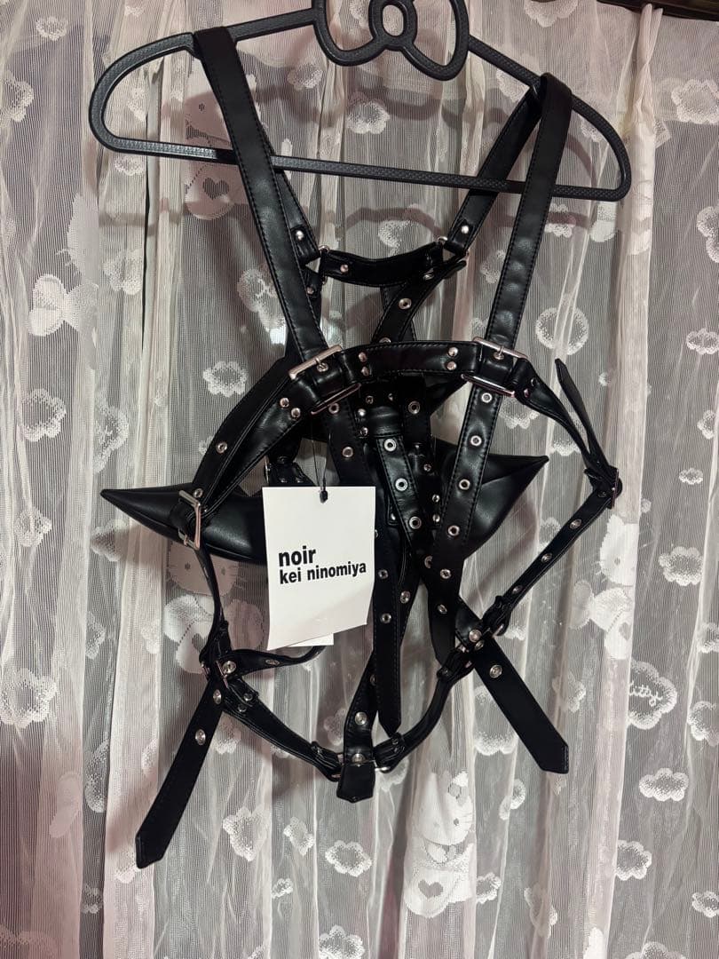 noir kei ninomiya ハーネス　唇　レザー　黒