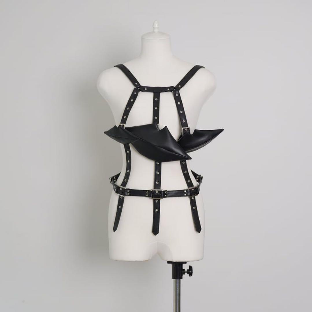 noir kei ninomiya ハーネス　唇　レザー　黒