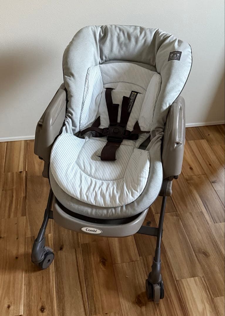 美品　コンビ ネムリラ　ベビーチェア ハイローラック　ハイローチェア