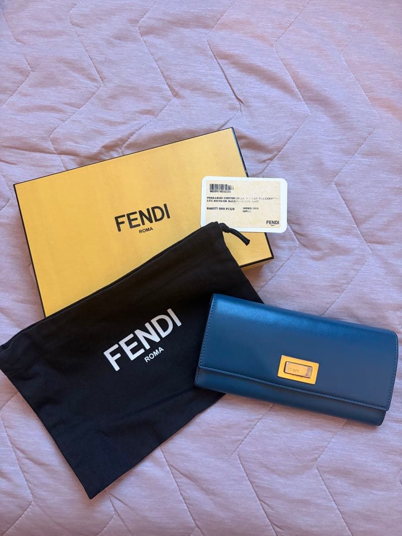 【正規品】FENDI 長財布 ピーカブー　青　箱あり