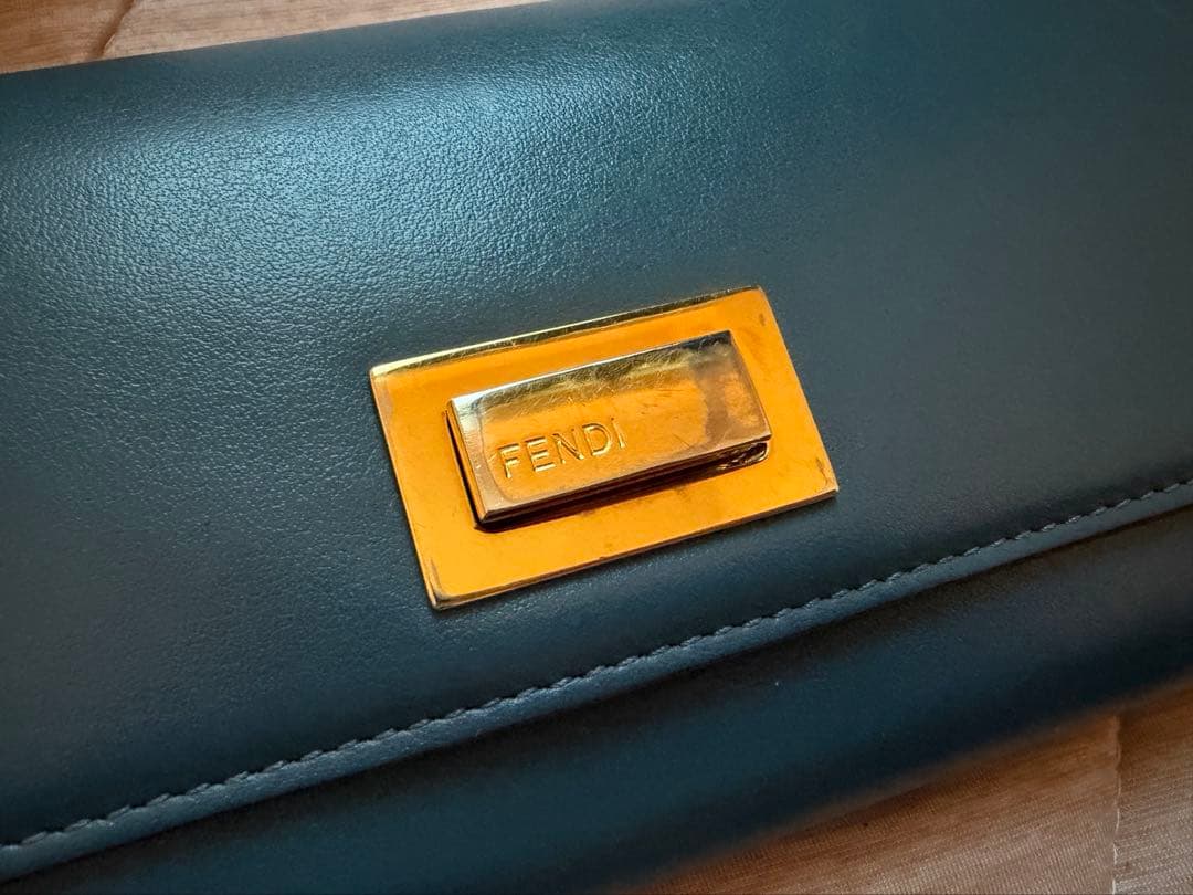 【正規品】FENDI 長財布 ピーカブー　青　箱あり