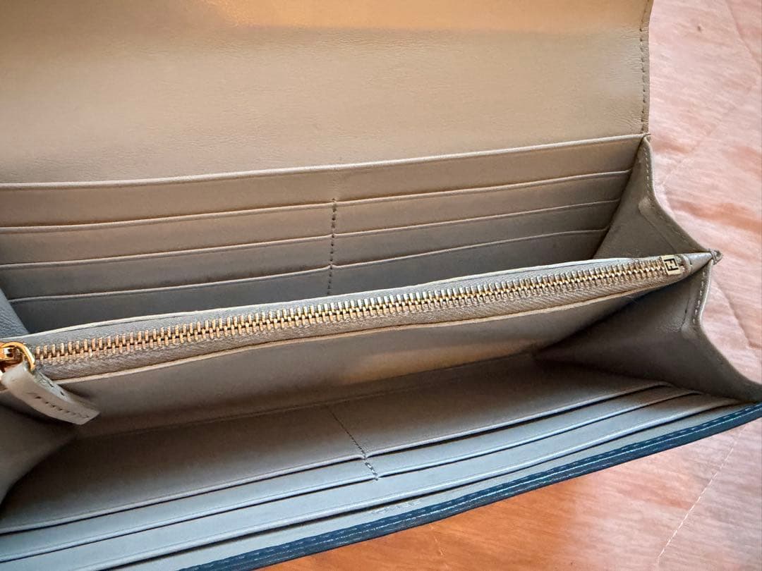 【正規品】FENDI 長財布 ピーカブー　青　箱あり