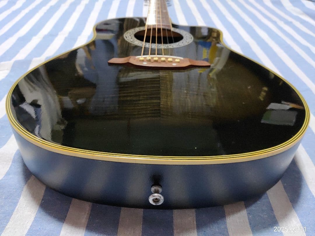 90年代のARIAのABSファイバー・エレ・アコースティックギターAMB-35