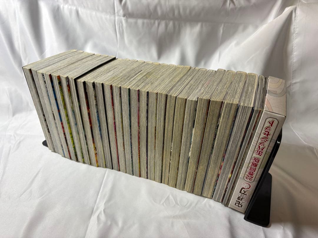 鬼滅の刃　1-23巻&外伝&缶バッジ付き