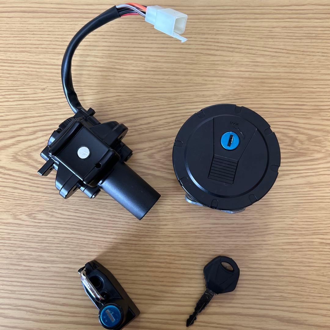 A*a様 Kawasakiカワサキ KLX250 社外品 キーセット タンクキャ