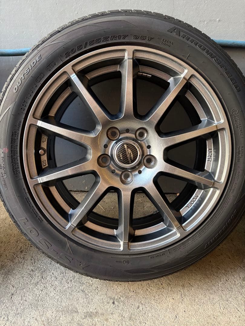 17インチ　タイヤ、ホイール4本セット
