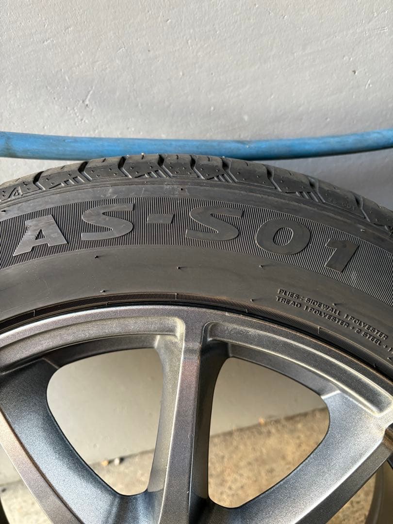 17インチ　タイヤ、ホイール4本セット