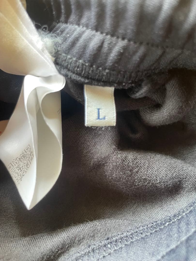 【一時お値下げ中】モンクレール　黒ショートパンツ