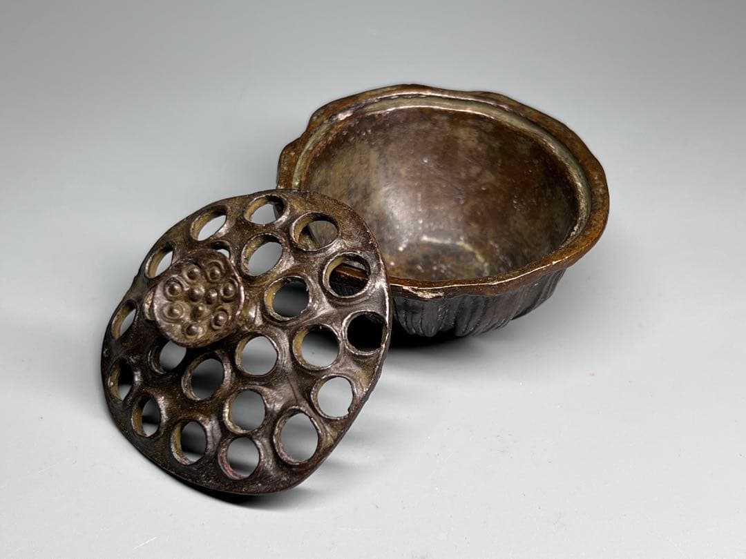 中国古美術　香道具　古銅　蓮華形　細工　小型　香炉　在銘　仏具　古玩　置物　唐物