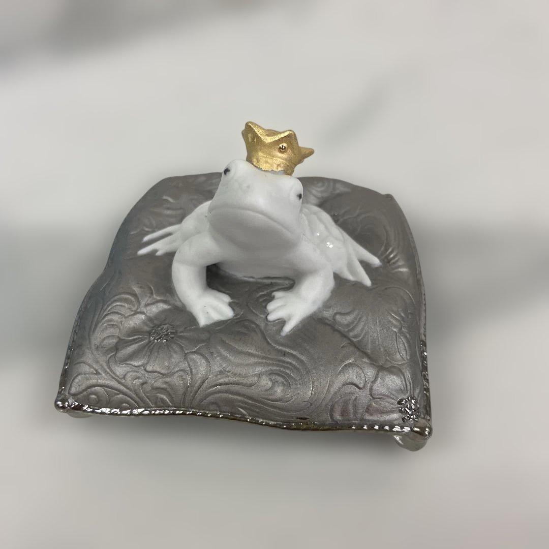 $ LLADRÓ リヤドロ　王冠を被ったカエル　陶器　置物