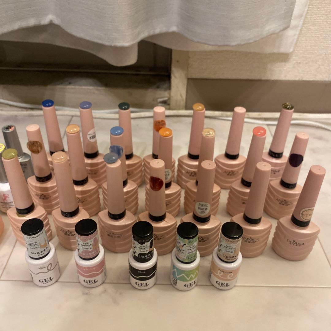 ジェルネイル 引退品 容量多 パーツ多数 ネイルポリッシュ ネイルチップ多数