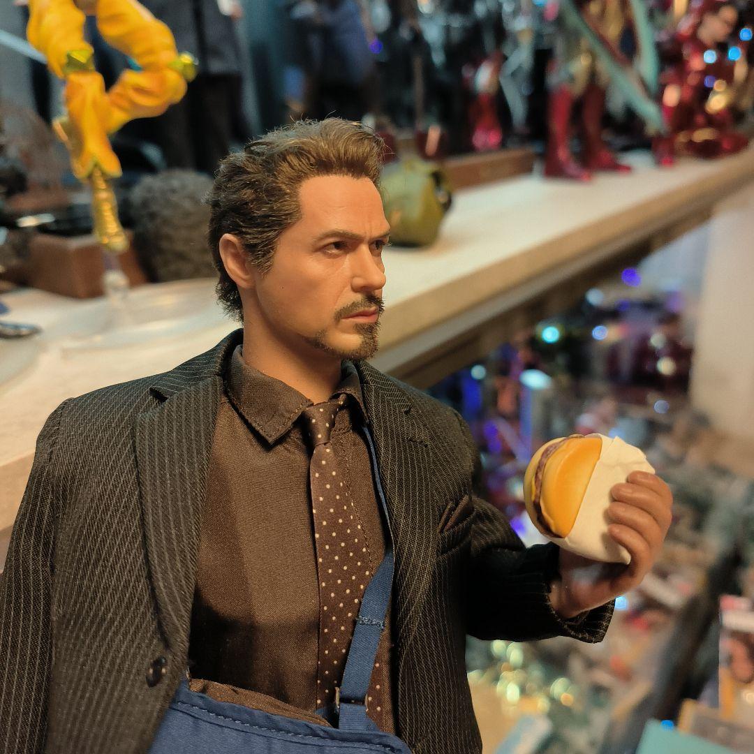 トニー・スターク フィギュア ハンバーガー付き