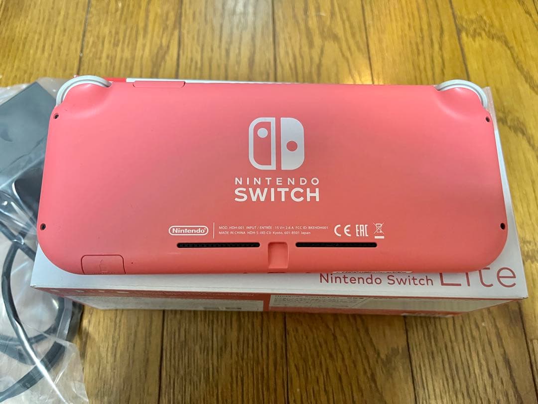 Nintendo Switch Light コーラルピンク