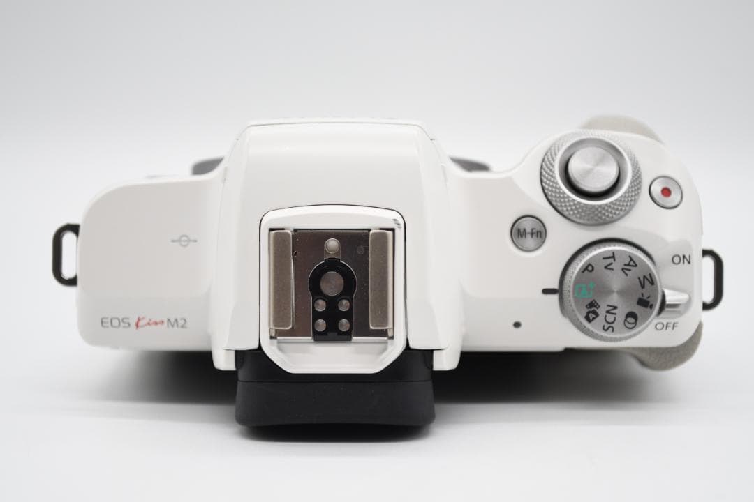 美品　Canon EOS Kiss M2 最新機種♪4K＆自撮り＆wifi搭載♪