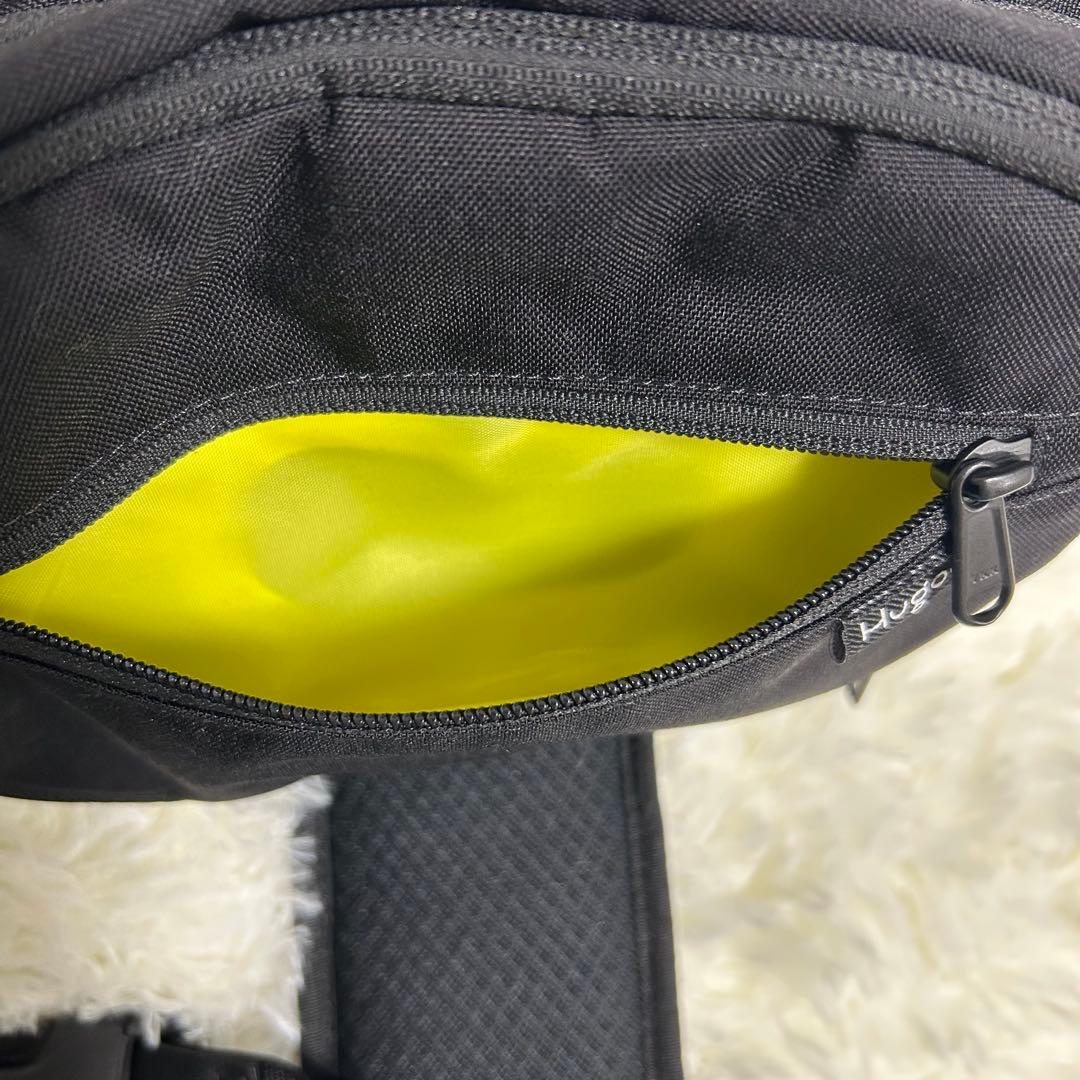 【極美品】Hugoo ハグーヒップシートショルダーバッグ　ベビースリング抱っこ紐