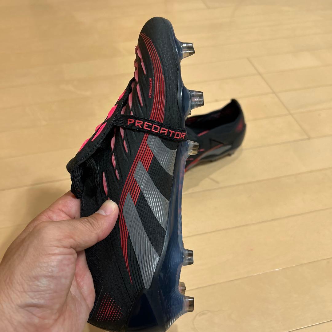 adidas Predator スパイクシューズ 黒/赤