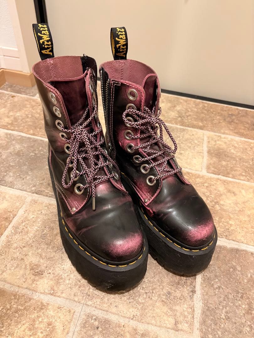 ドクターマーチン Dr.Martens バレンタイン限定ブーツ　ピンク×ブラック
