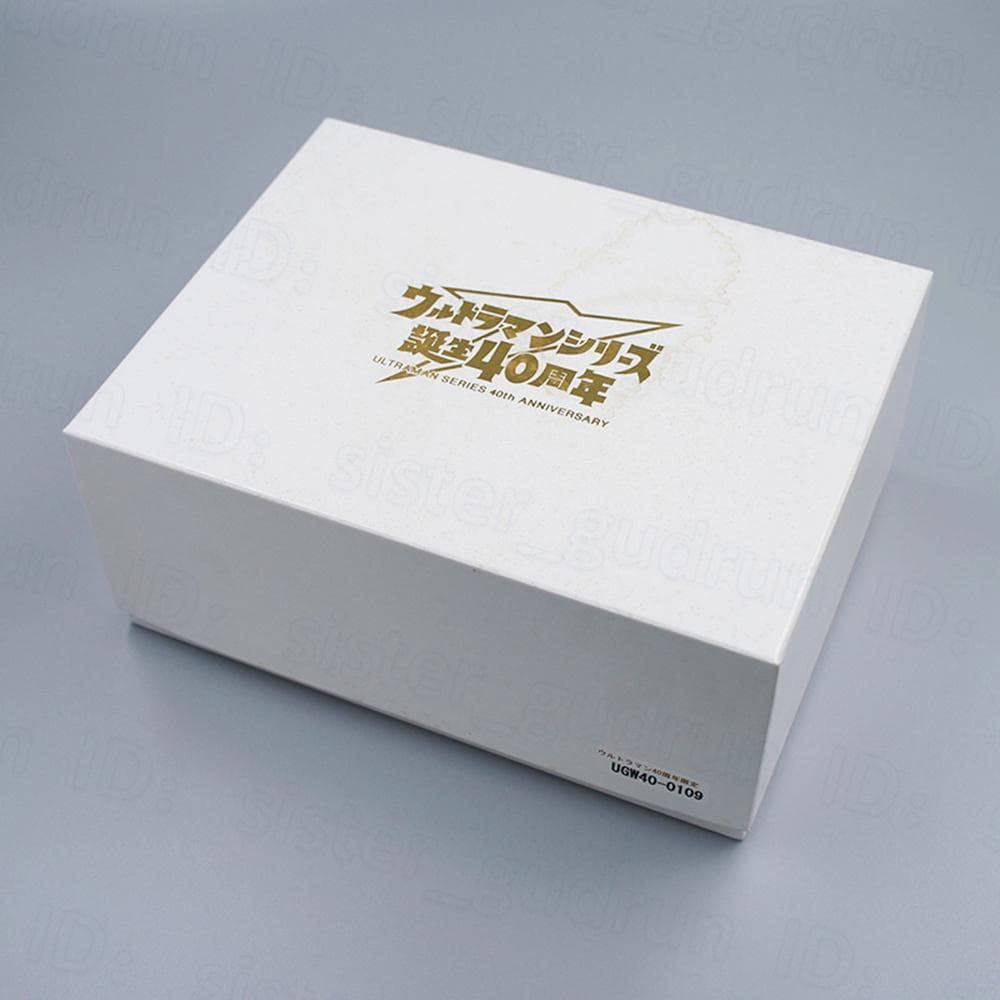 【中古】　腕時計　ウルトラマンシリーズ誕生40周年　元箱付き
