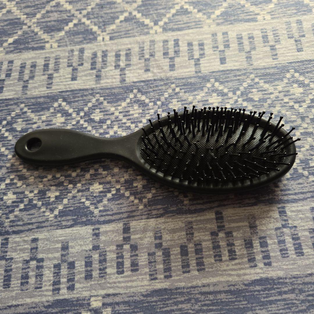 ブラックオーバルヘアブラシ