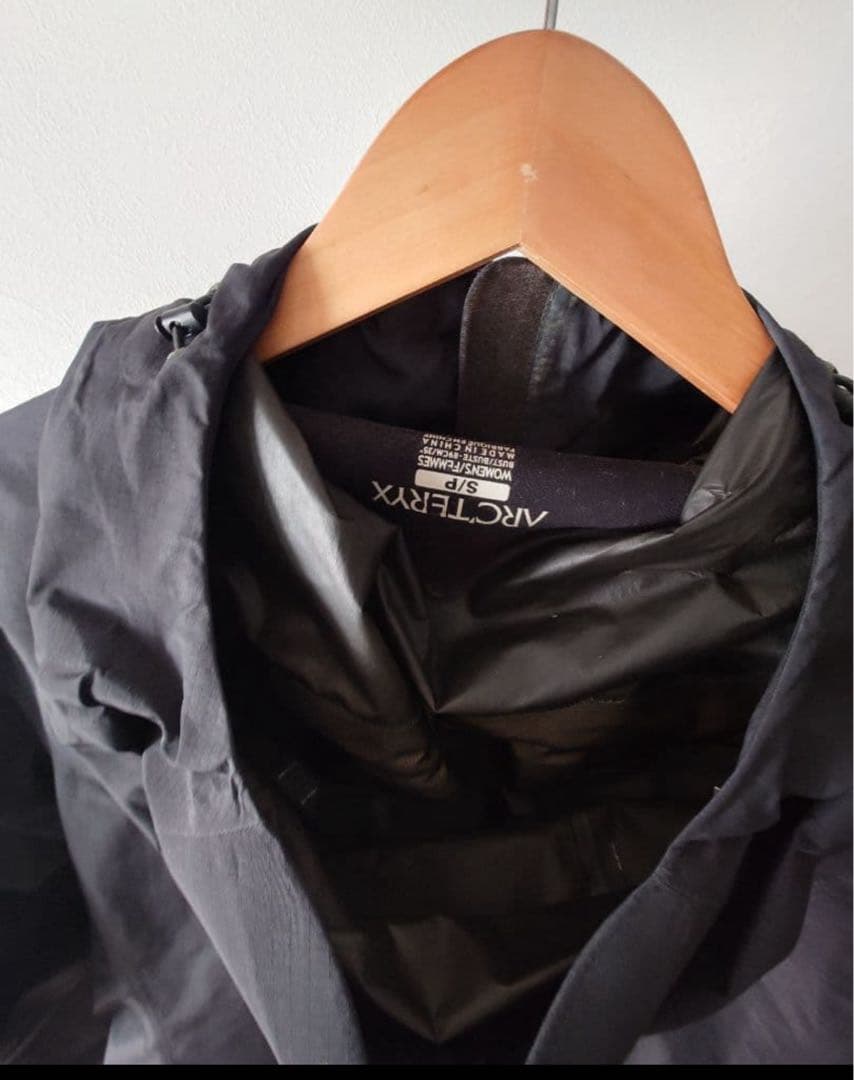 す*る様 ARC'TERYX ブラック フード付きジャケット S
