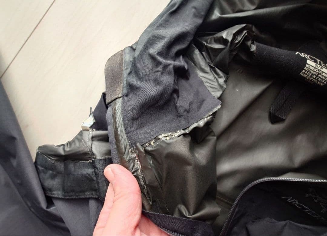 す*る様 ARC'TERYX ブラック フード付きジャケット S