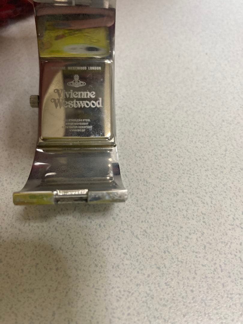 Vivienne Westwood バングルウォッチ