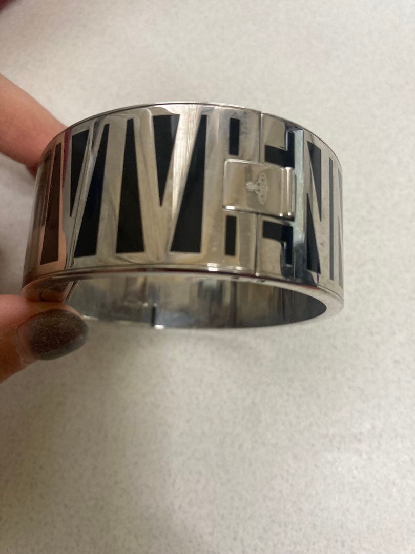 Vivienne Westwood バングルウォッチ