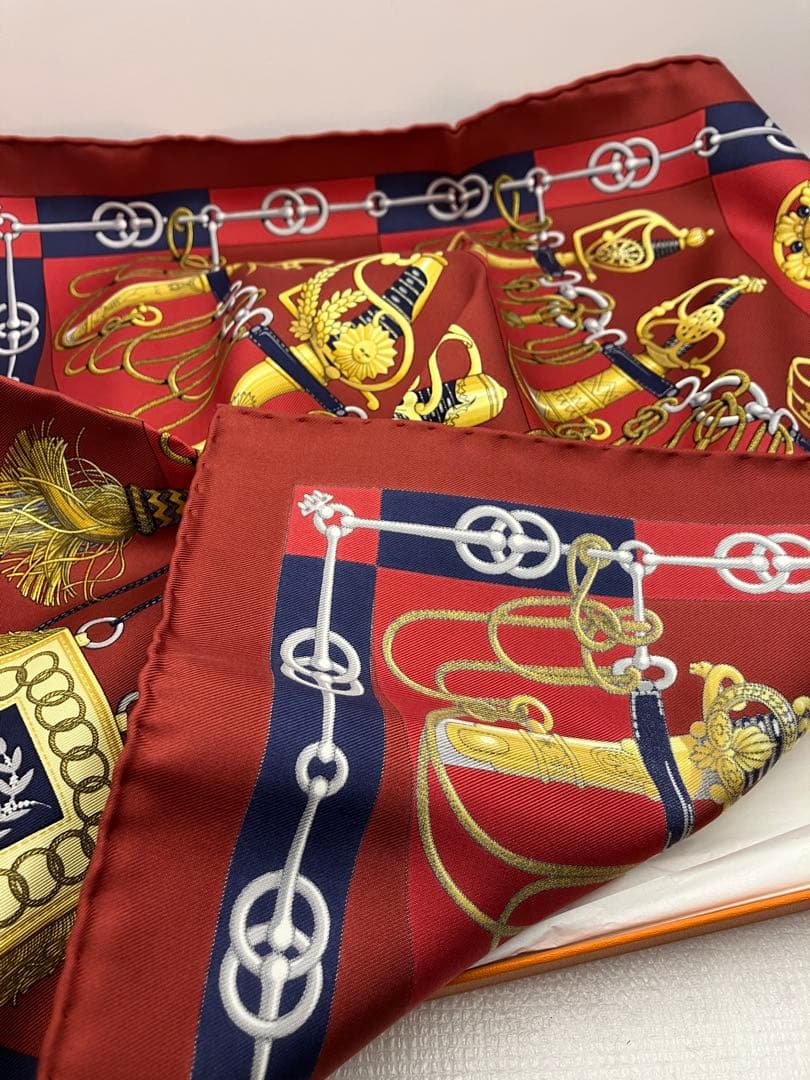 エルメス　HERMES ハンドメイド　シルクハンカチ 赤