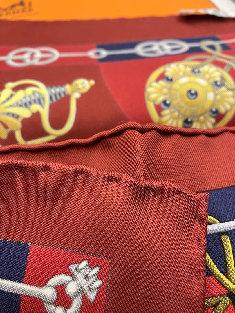 エルメス　HERMES ハンドメイド　シルクハンカチ 赤